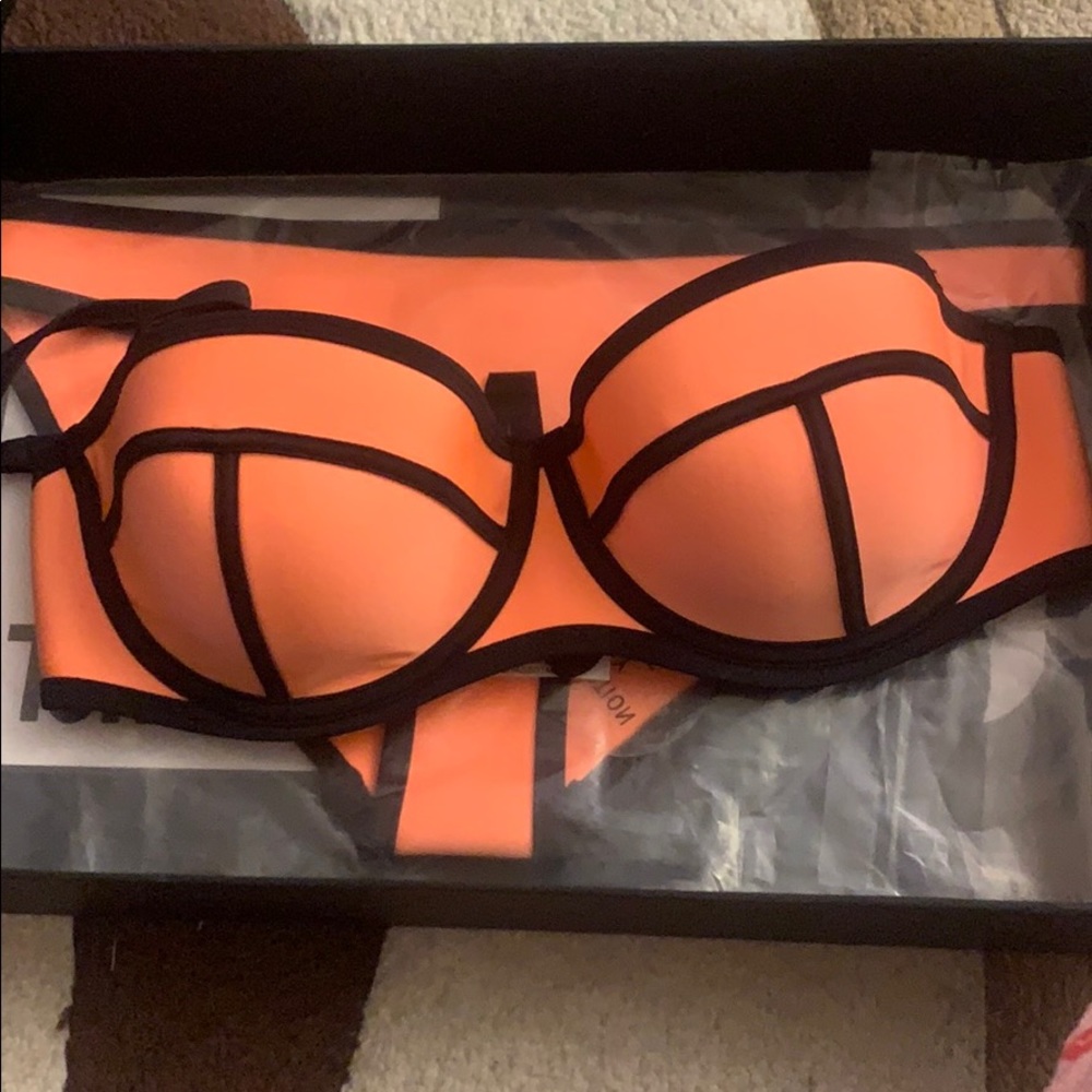 TRIANGL SWIMSUIT TOP + Bottom